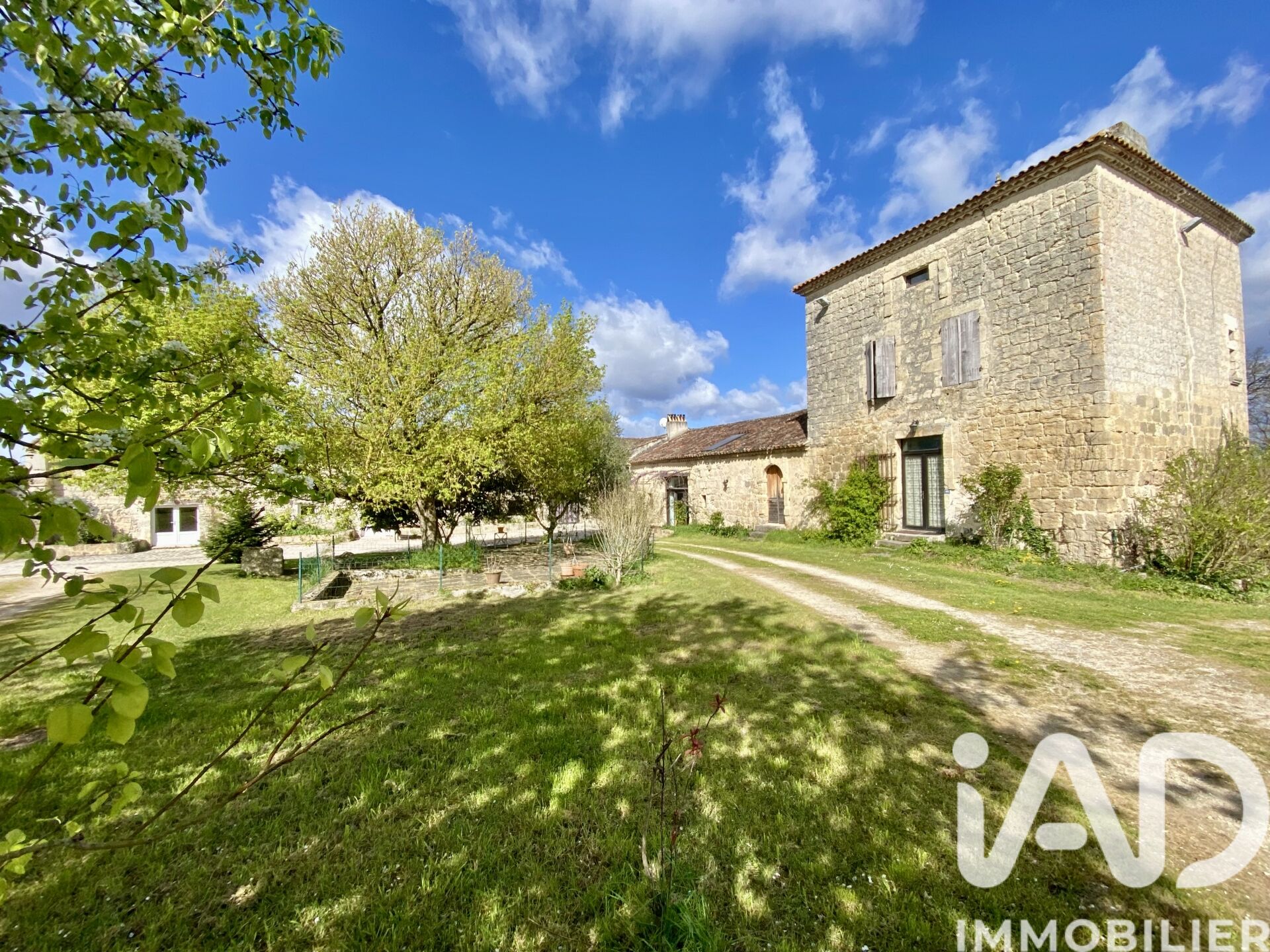 Nerac - 588m² - 13p. - 7ch.