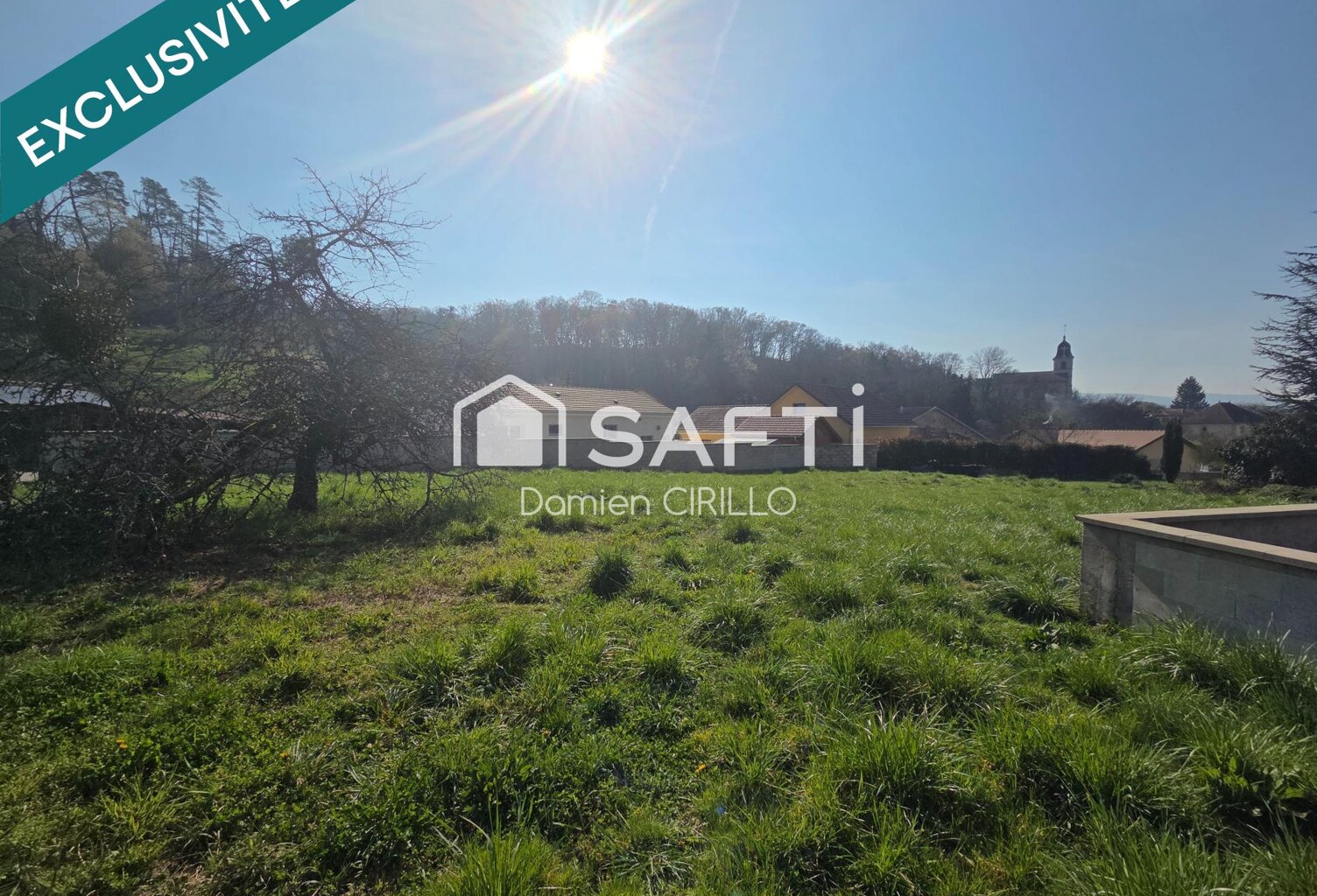 Terrain à bâtir 1403 m²  Environnement calme — photo 1