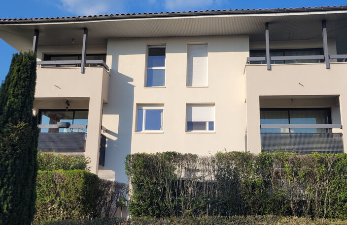 À VENDRE BUREAU SUR DEUX NIVEAUX   BEAUX VOLUMES   FORT POTE — photo 2