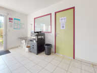À VENDRE BUREAU SUR DEUX NIVEAUX   BEAUX VOLUMES   FORT POTE — photo 3