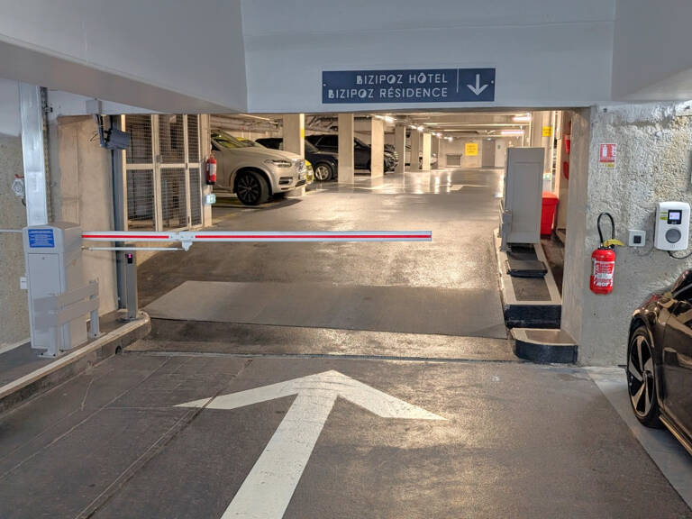 PARKING FOCH — photo 1