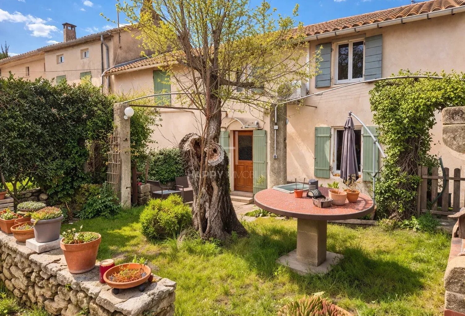 Maison de village avec jardin — photo 1