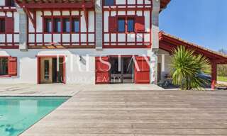 Maison 9 Pièces 375 m² à vendre à Larressore (64480)