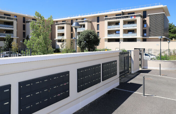 T2 - La Duranne - Terrasse et garage — photo 3