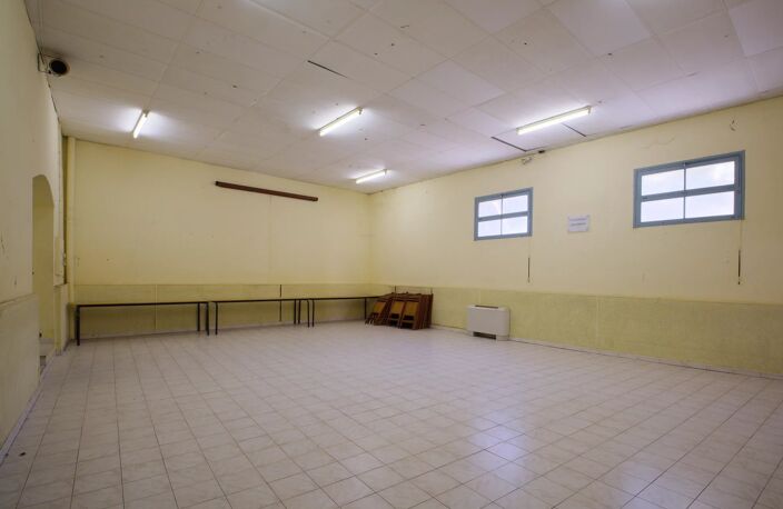 Ensemble immobilier atypique avec travaux, accès facile. — photo 5