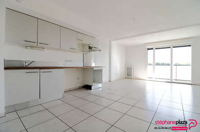 Appartement 3 pièces 932 €