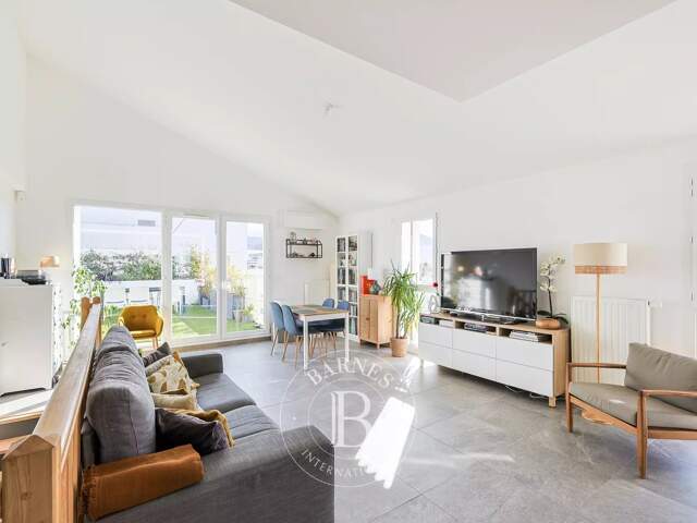 VENTE - MARSEILLE 13008  - DERNIER ETAGE - TERRASSE — photo du bien