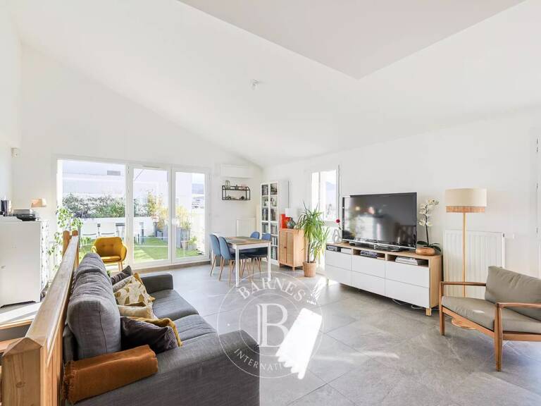 VENTE - MARSEILLE 13008  - DERNIER ETAGE - TERRASSE — photo 1