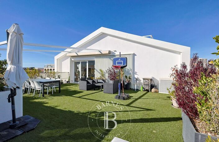 VENTE - MARSEILLE 13008  - DERNIER ETAGE - TERRASSE — photo 2