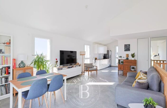 VENTE - MARSEILLE 13008  - DERNIER ETAGE - TERRASSE — photo 4