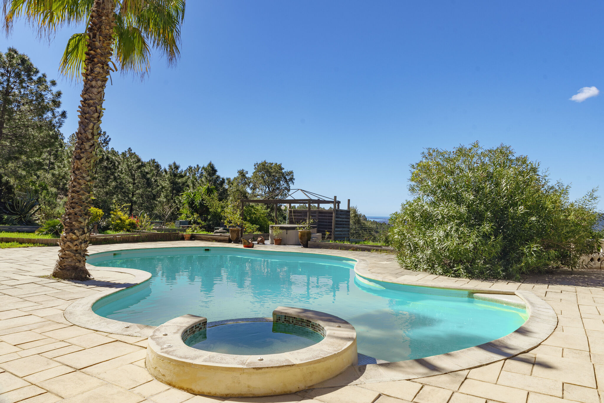 Villa / Maison  T7 à vendre Londe-les-Maures (La) 83250