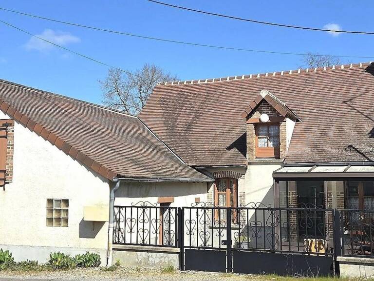 Maison de plain-pied pleine de charme, à réinventer dans un écrin de nature. — photo 1