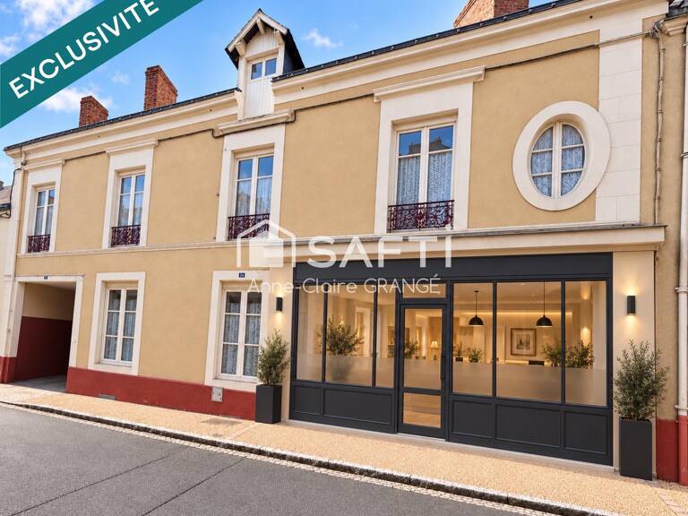 Une maison aux volumes généreux et au potentiel rare, idéale pour allier vie de famille et projets sur mesure. — photo 1