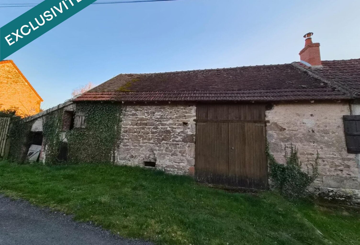 Grange sur deux niveaux transformable en maison — photo 1