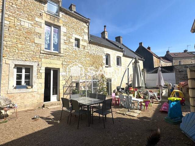 Elegance et cachet en pierre à Reviers — photo du bien