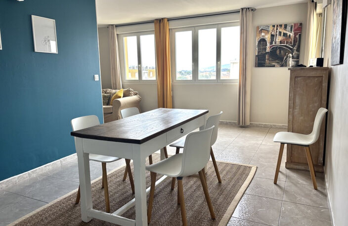 Appartement rénové, 2 chambres, 72 m2, dernier étage — photo 5