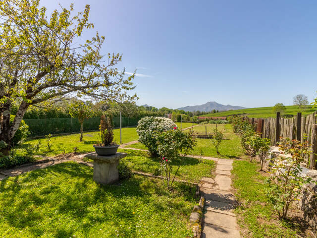 EXCLUSIVITE - Ainhoa, maison de ville avec jardin — photo du bien