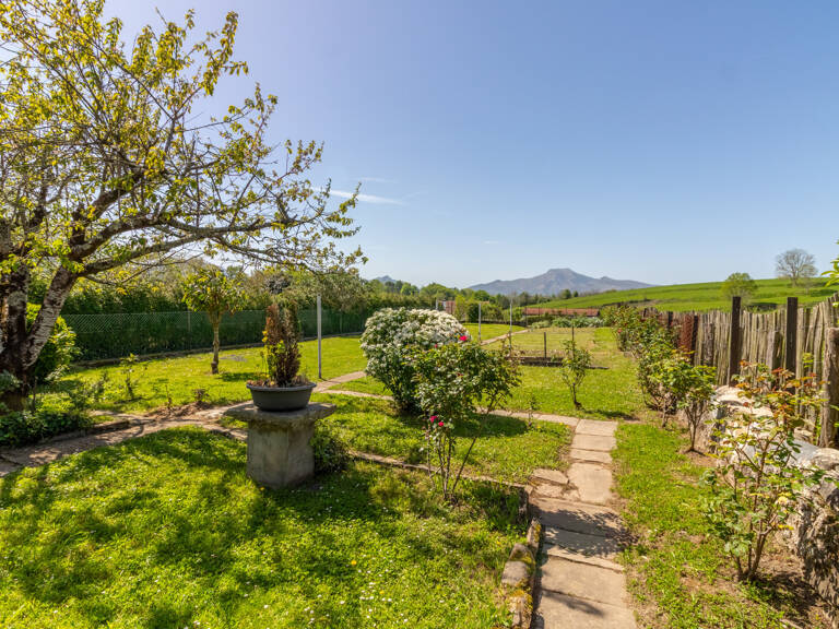 EXCLUSIVITE - Ainhoa, maison de ville avec jardin — photo 1