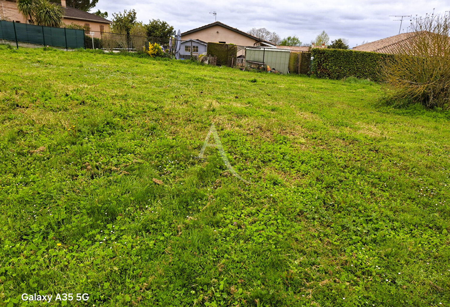 Terrain L Isle Jourdain 1000 m2 — photo 1