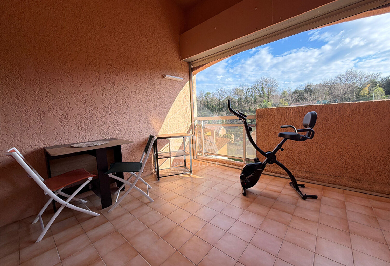 Top secteur : Deux pièces en Duplex avec Garage Calme Villeneuve Loubet — photo 1