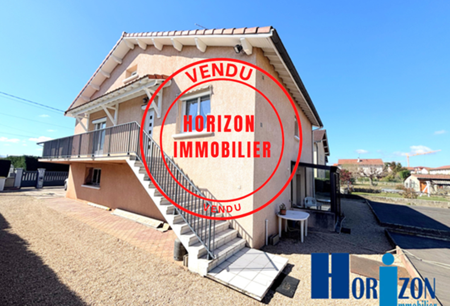EXCLUSIVITE: BONSON GRANDE MAISON AVEC GARAGE ET TERRAIN — photo 1