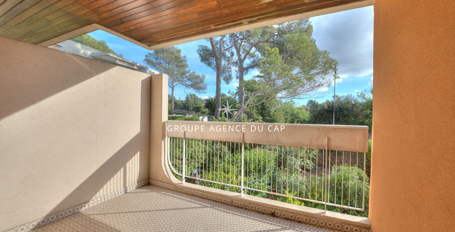 Appartement 2 pièces avec terrasse et parking privatif Saint Raphael — photo 1