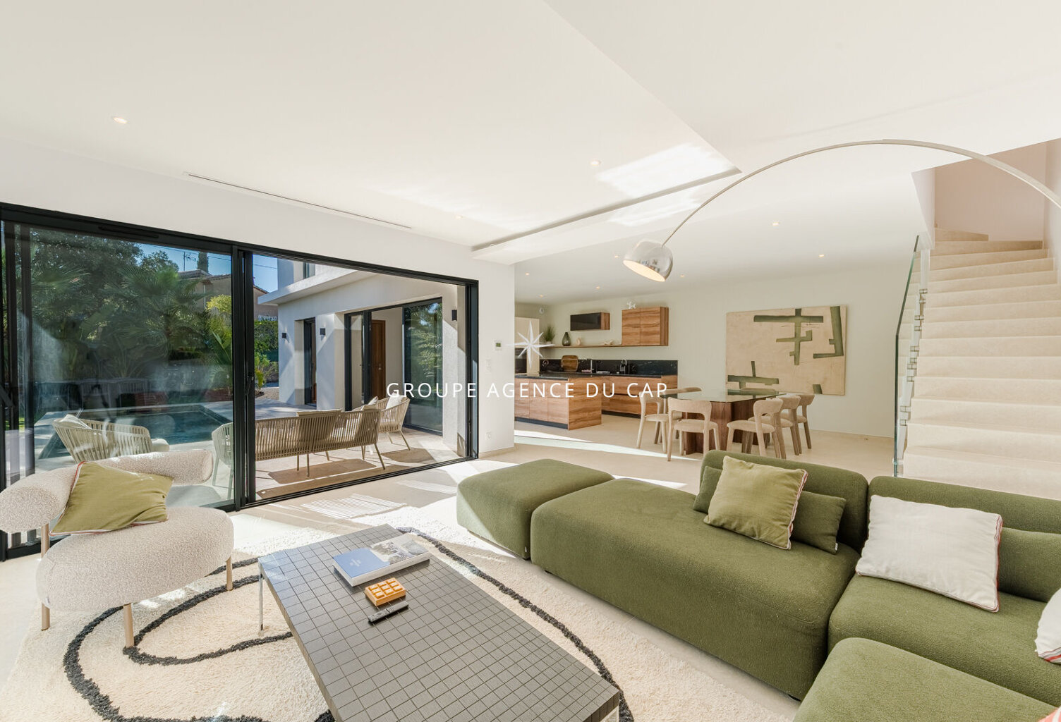 Villa contemporaine avec piscine à Boulouris, Saint-Raphaël — photo 1