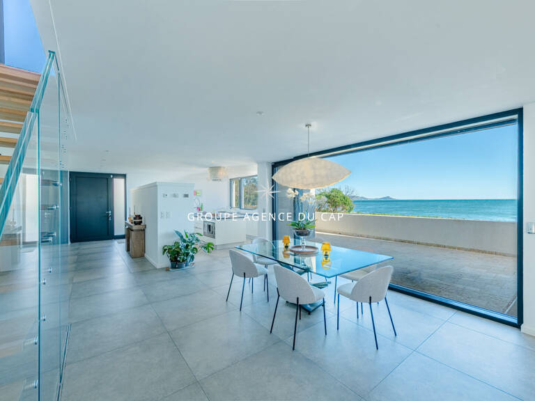 VILLA PIEDS DANS L'EAU SAINT AYGULF - 7 pièce(s) - 238 m2 — photo 1
