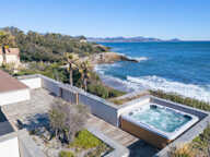 VILLA PIEDS DANS L'EAU SAINT AYGULF - 7 pièce(s) - 238 m2 — photo 4
