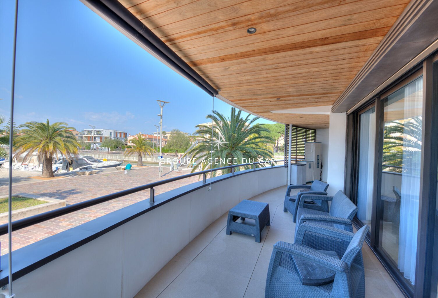 APPARTEMENT 3 PIÈCES PORT FRÉJUS  PLAGES À PIED — photo 1