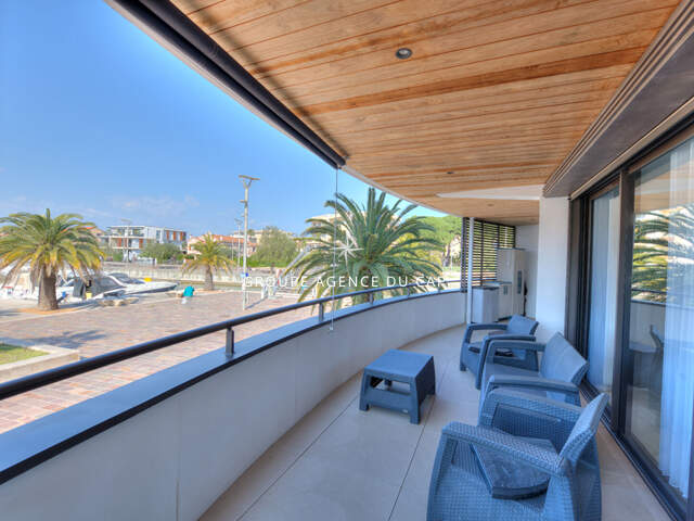 APPARTEMENT 3 PIÈCES PORT FRÉJUS  PLAGES À PIED — photo du bien