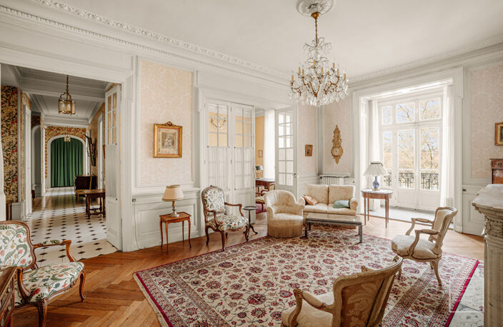 LYON 6, BD DES BELGES, 202.95m² + T2 + CHAMBRE SERVICE + GARAGE — photo 2