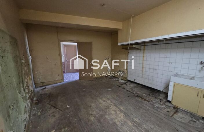 Maison de village avec grange attenante et jardinet - Gros potentiel — photo 2