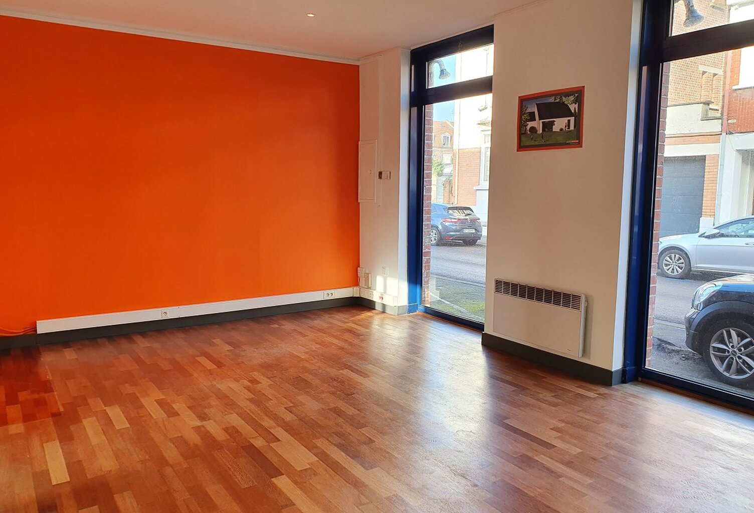 Local commercial — photo 1