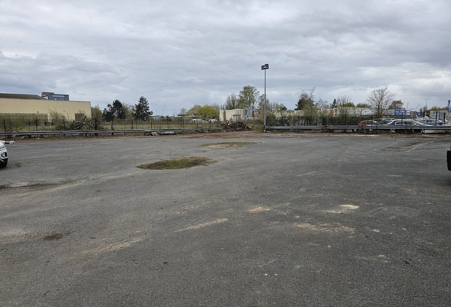 Local commercial — photo 1