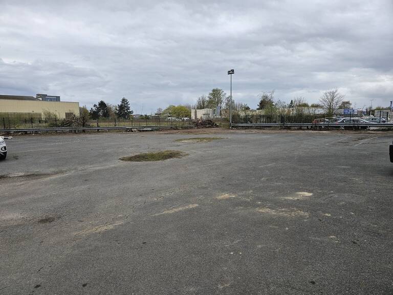 Local commercial — photo 1