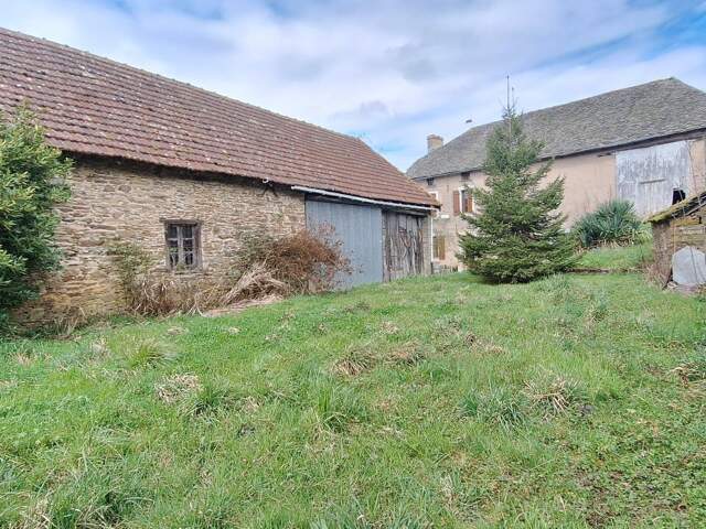 Maison en pierres de 91 m², avec dependances — photo du bien