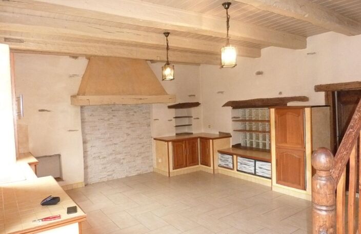 Maison en pierres de 91 m², avec dependances — photo 5