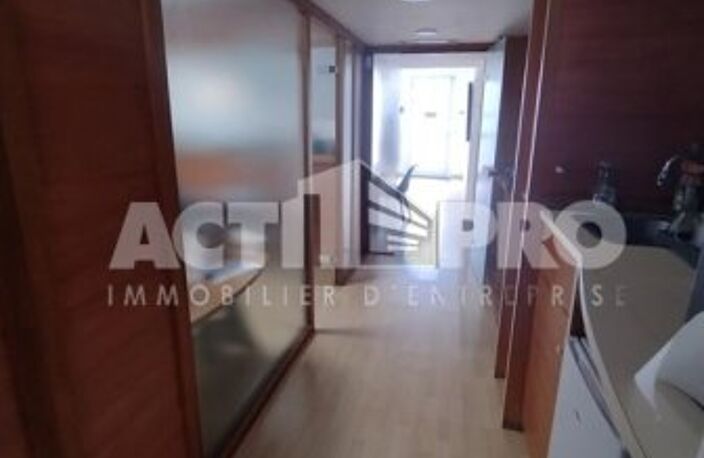 Bureaux à louer — photo 4