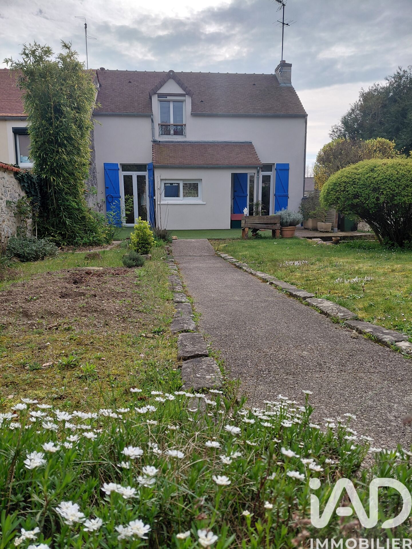 Cerny - 375m² - 5p. - 3ch.