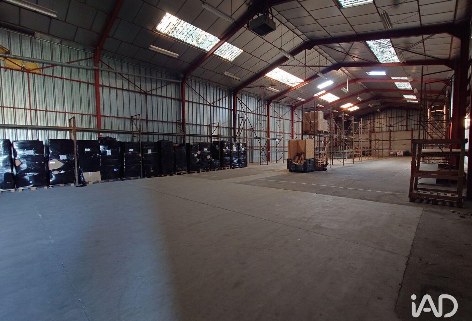 Vente Local d'activités 1 400 m&sup2; — photo 1