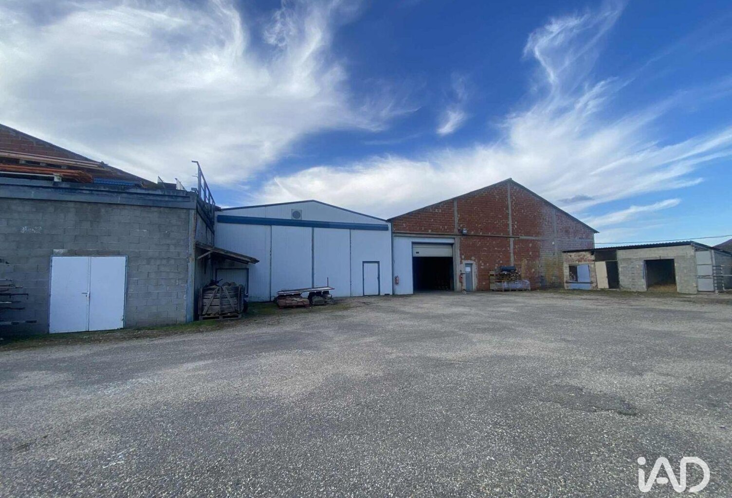 Vente Local d'activités 2 500 m&sup2; — photo 1