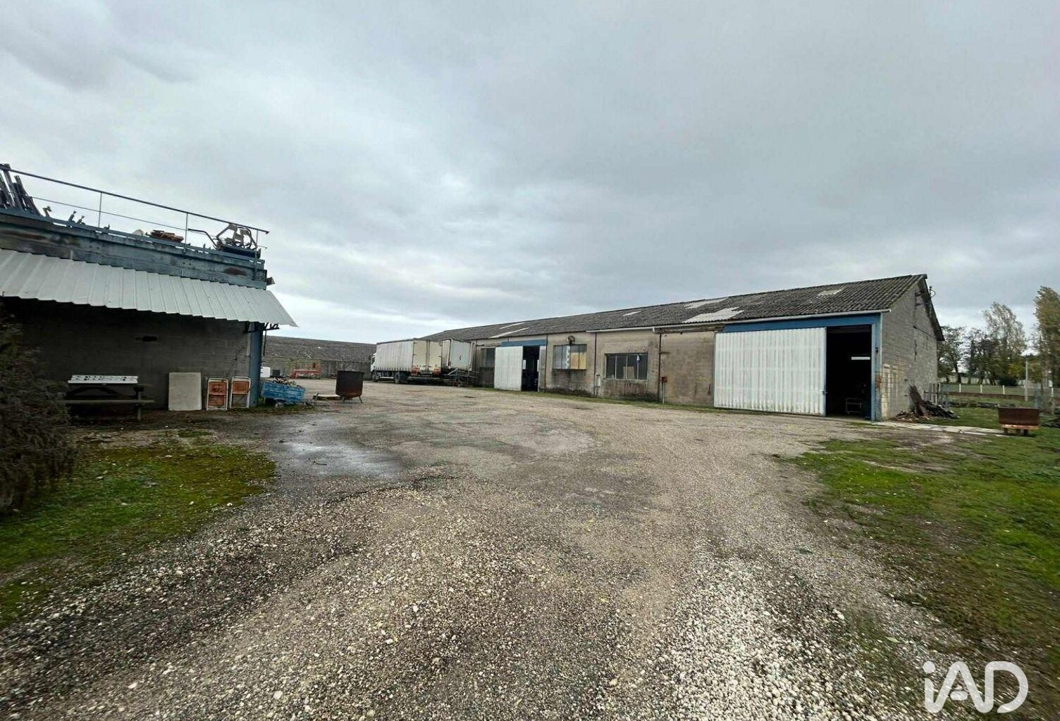 Vente Local d'activités 800 m&sup2; — photo 1