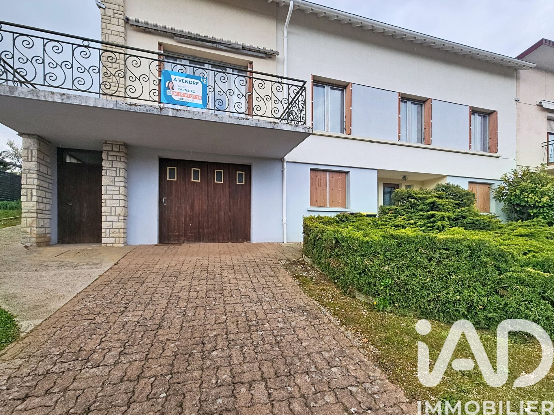 St-Julien-Du-Sault - 136m² - 7p. - 6ch.