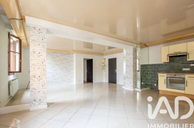 Appartement 3 pièces 854 €