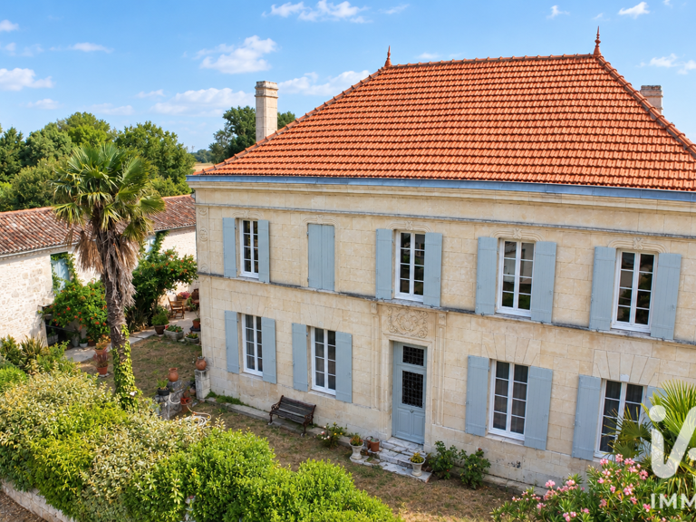 Vente Maison/villa 8 pièces — photo 1