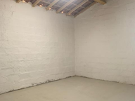 Box d'environ 42m2 aux Garrigues — photo 2