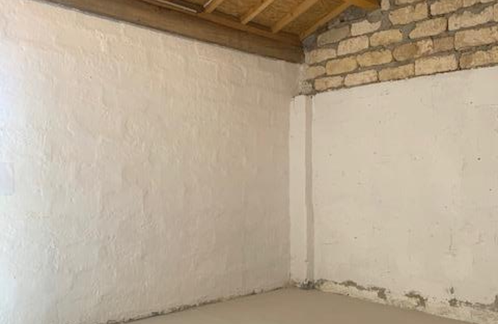 Box d'environ 42m2 aux Garrigues — photo 3