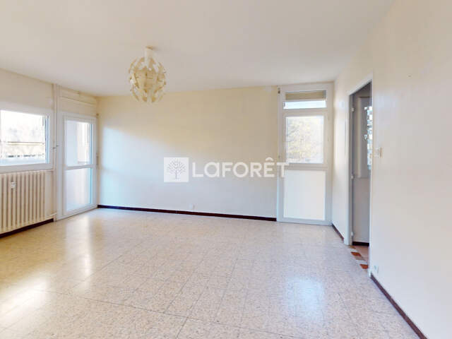 SALON-DE-PROVENCE  T4 75 m² - 3 CHAMBRES - BALCON - CAVE - PARKING - RÉSIDENCE SÉCURISÉE - DPE C — photo du bien
