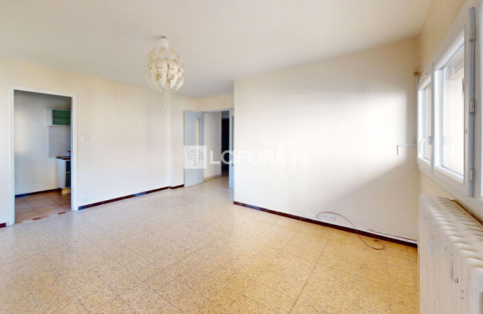 SALON-DE-PROVENCE  T4 75 m² - 3 CHAMBRES - BALCON - CAVE - PARKING - RÉSIDENCE SÉCURISÉE - DPE C — photo 2